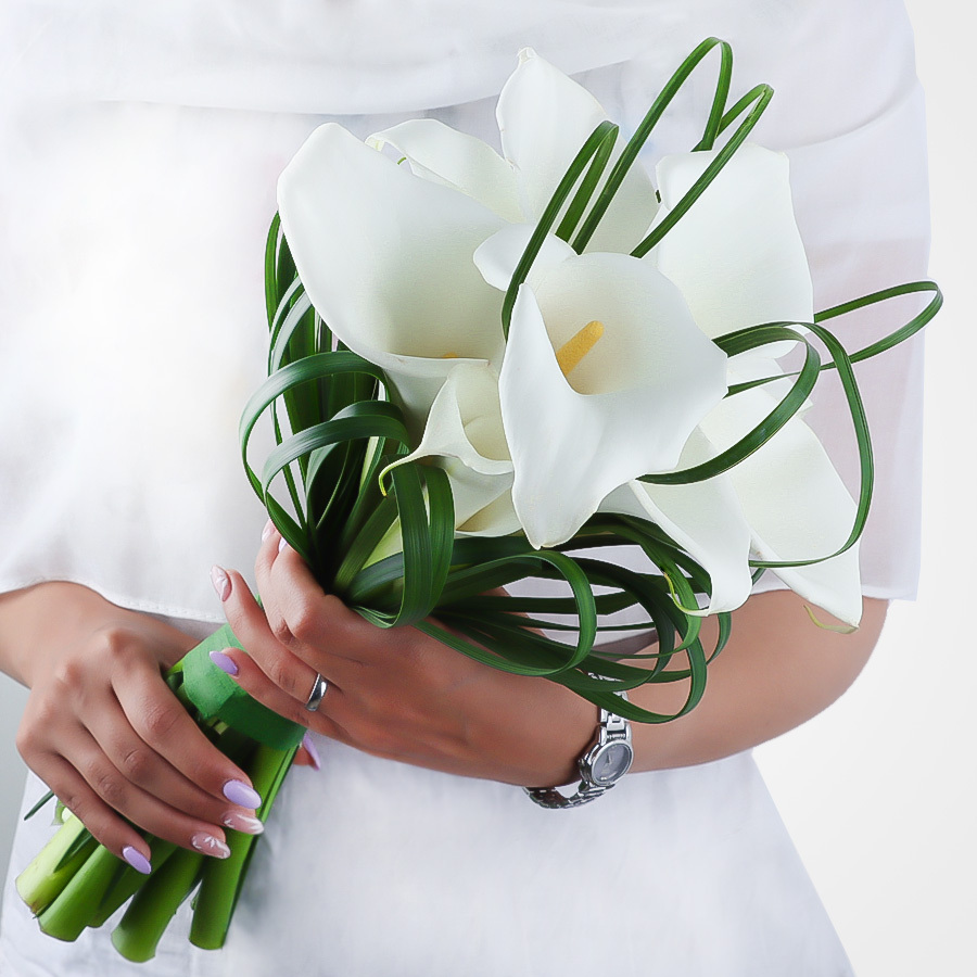 دسته گل عروس با گل شیپوری