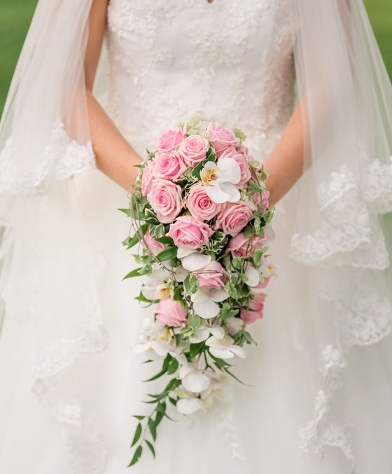 دسته گل عروس ایرانی آبشاری