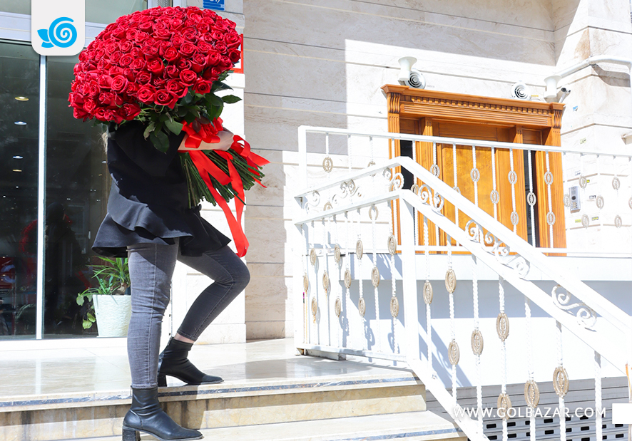 گل هدیه دادن به زن نشانه چیست؟