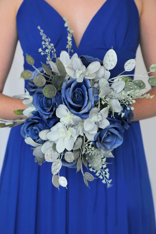 دسته گل عروس با رز آبی