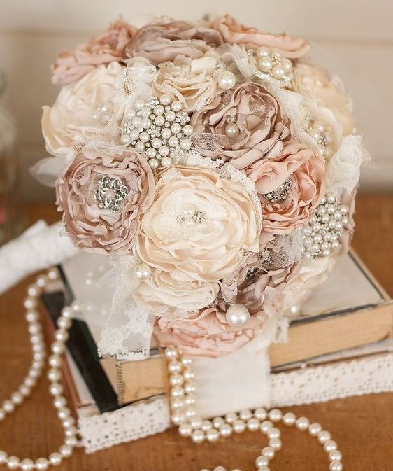 دسته گل عروس با گل مصنوعی