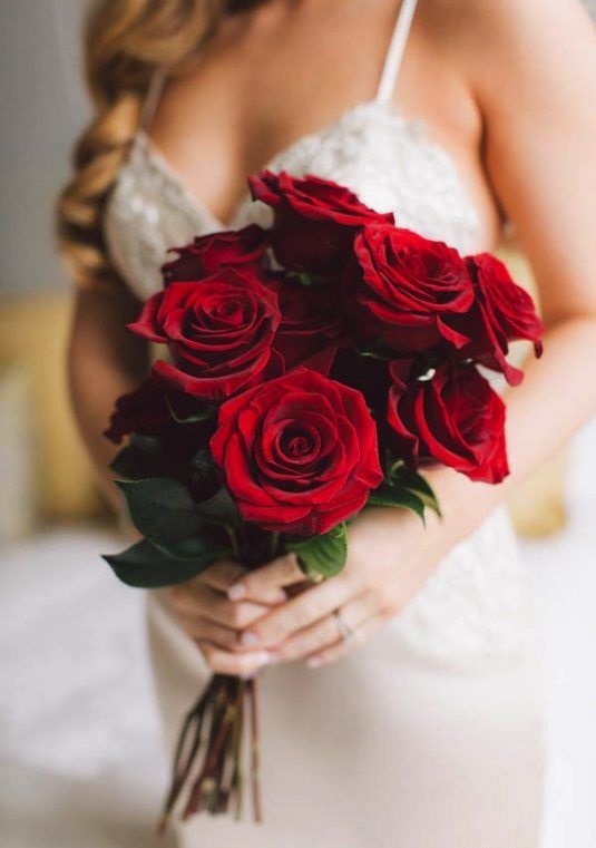 دسته گل عروس رز قرمز