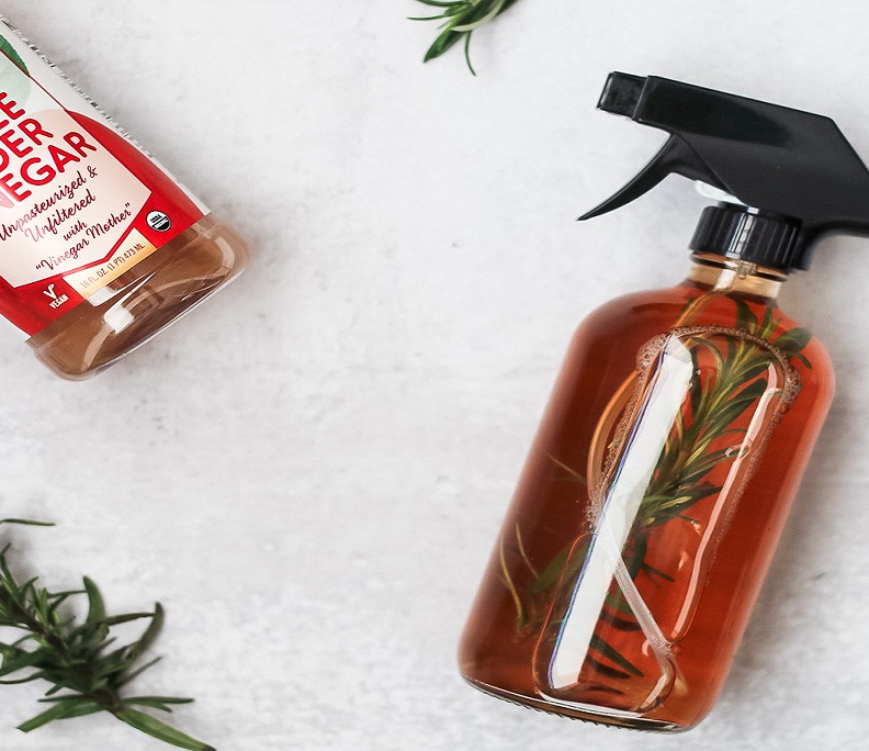 تهیه اسپری رزماری برای مو