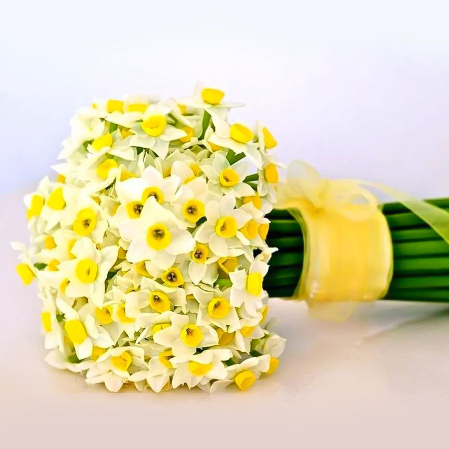 دسته گل عروس با گل نرگس