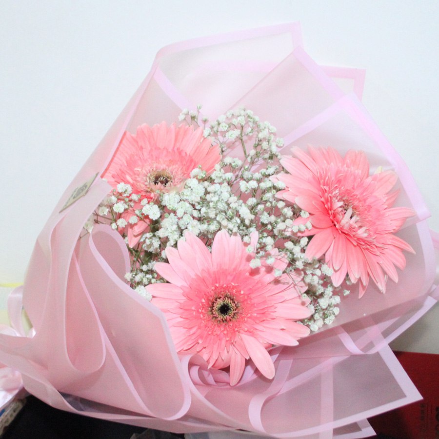 عکس نمونه ارسالی دسته گل ژربرا و عروس نیاز